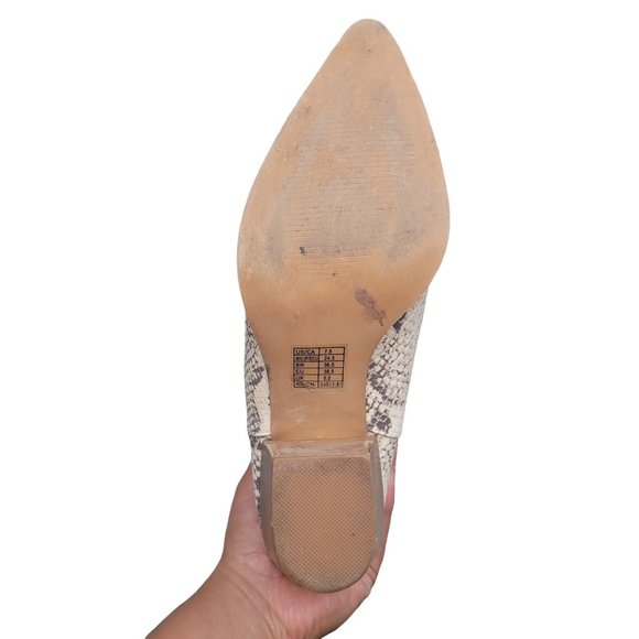 Forever 21 Booties 7.5 Ivory Ankle Faux Snakeskin Pointed Toe Adult Womens - Picture 7 of 10